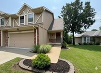 Building Photo - SEE IT NOW: Charming and Well-Maintained Home in the heart of Overland Park!