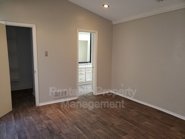 Building Photo - 4132 Cole Ave
