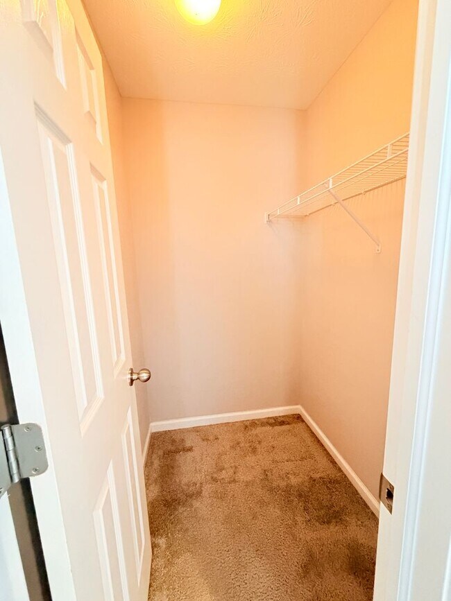 Building Photo - 1618 Woodside Cir