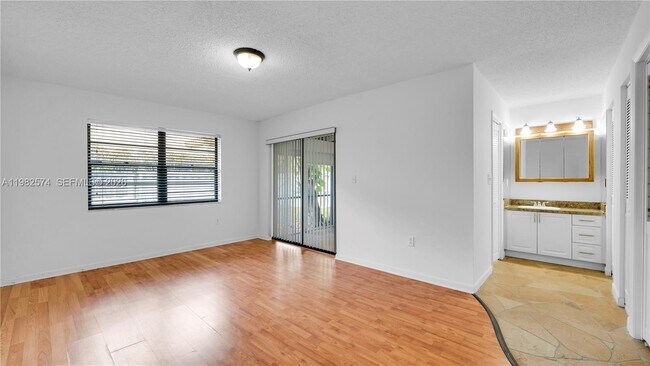 Building Photo - 10583 La Placida Dr