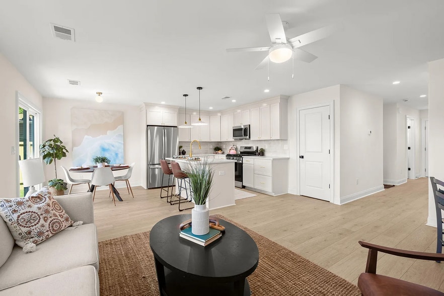 Building Photo - 929 Battery Ave