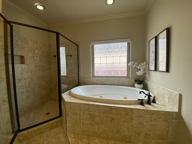 Building Photo - Broken Arrow Schools-Gated Community!