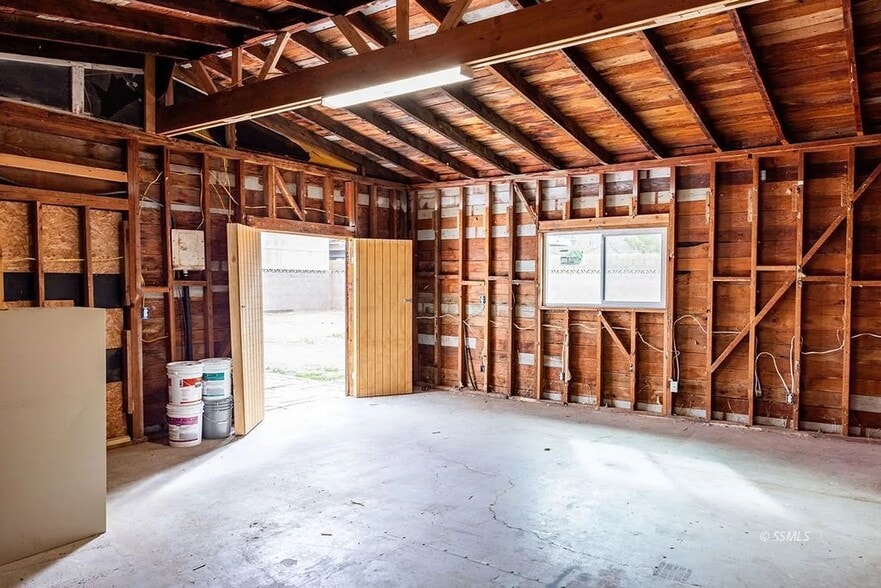 Building Photo - 341 S Gordon St