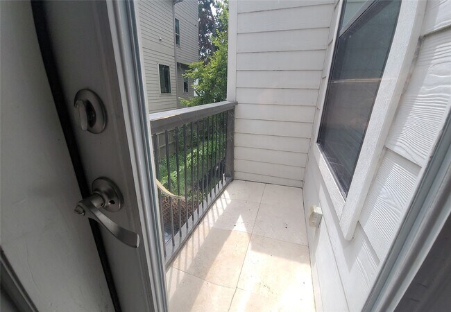 Building Photo - 1413 Holly St