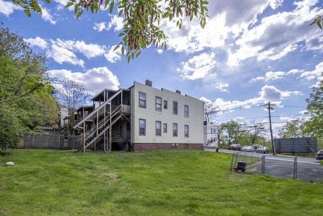 Building Photo - 8 Stow Ave