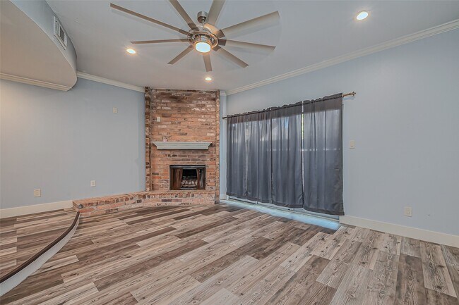 Primary Photo - 7700 Creekbend Dr