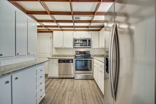 Building Photo - 3440 Lark Ln