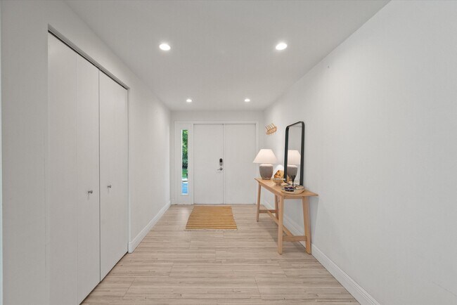 Building Photo - 11355 Pond View Dr