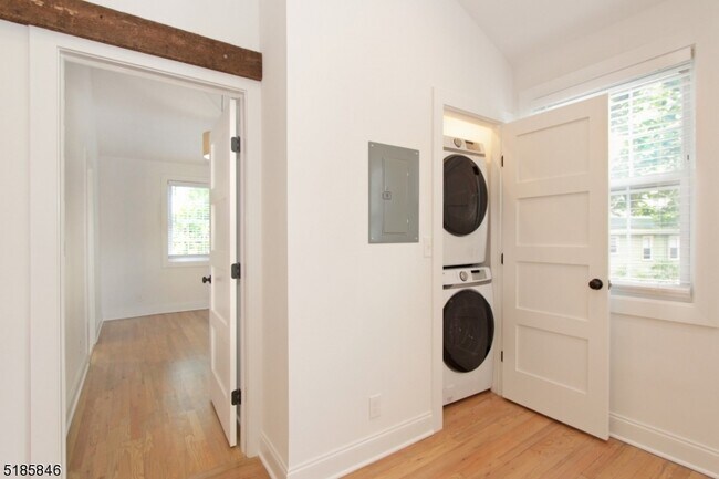 Building Photo - 380 Claremont Ave