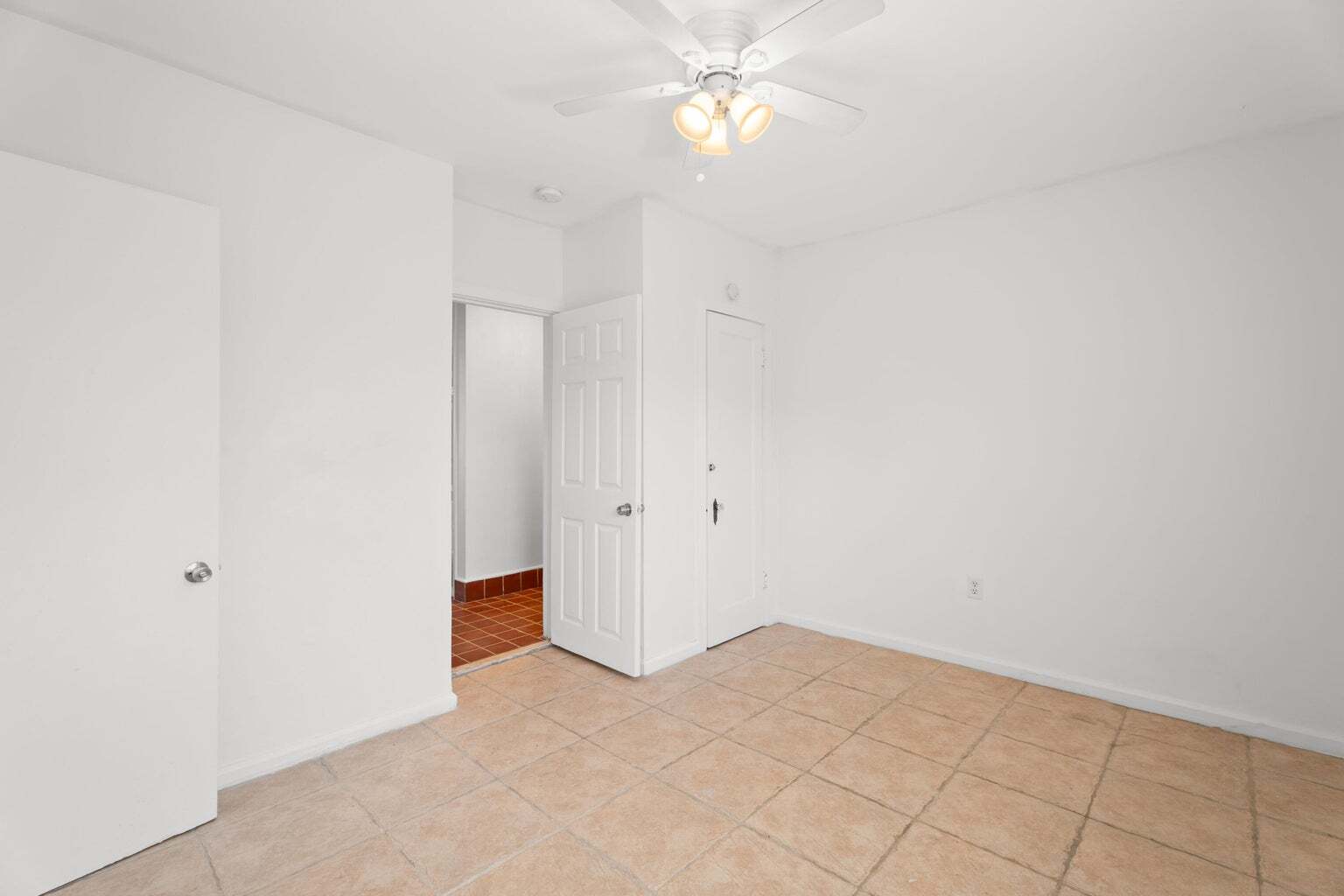 Building Photo - 4815 N Flagler Dr