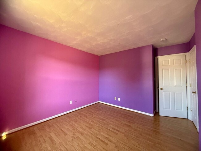 Building Photo - Beautiful 4 Bedroom Home for Rent – Pet Fr...