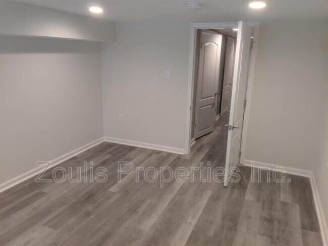 Building Photo - 343 S Macon St.