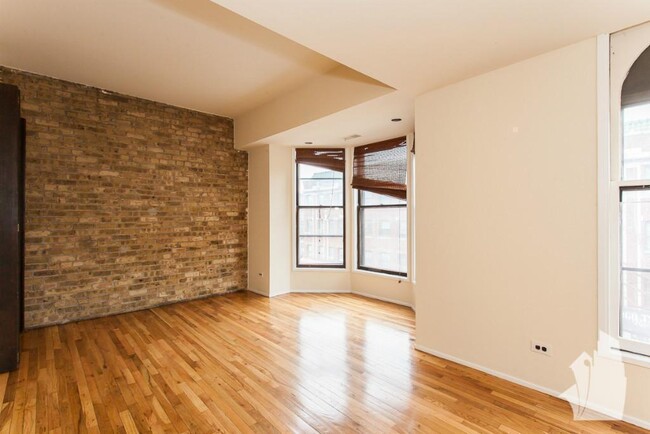 Building Photo - 2 bedroom in Chicago IL 60657