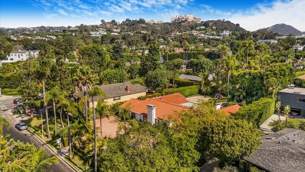 Building Photo - 114 S Layton Dr