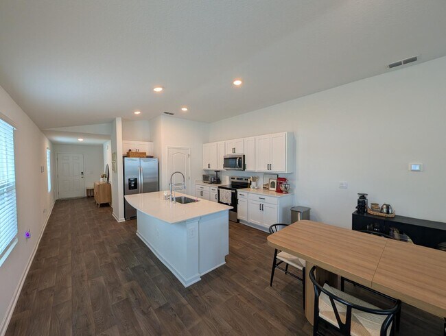 Building Photo - 2550 Falling Star Ln