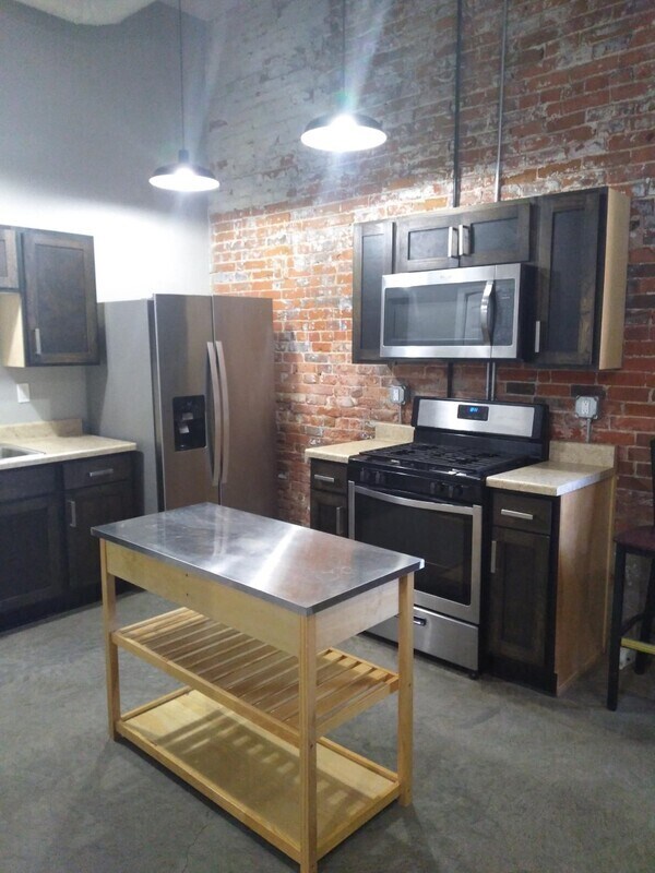 Building Photo - 427 N Brady St