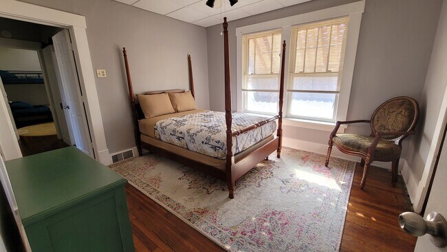 Building Photo - 1601 N Broadway St