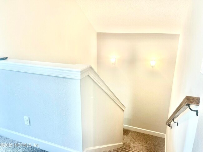 Building Photo - 242 Orchard Ln