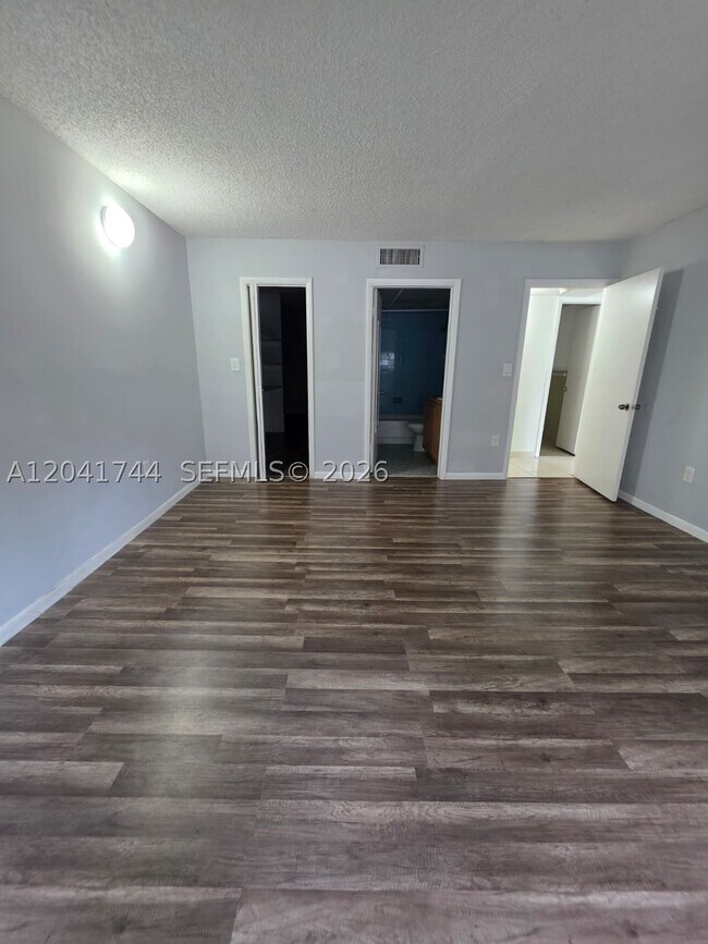 Building Photo - 6930 Miami Gardens Dr
