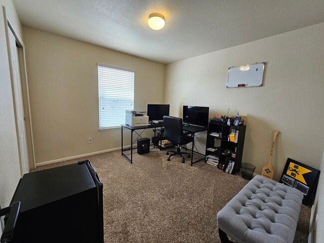 Building Photo - 3 Bed 3 bath house in 80916!