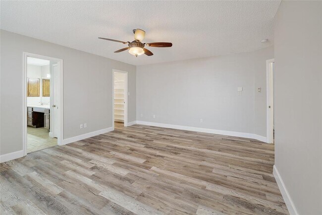 Building Photo - 10905 Claywood Dr