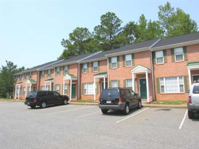 Primary Photo - Cedar Bluffs Apartments