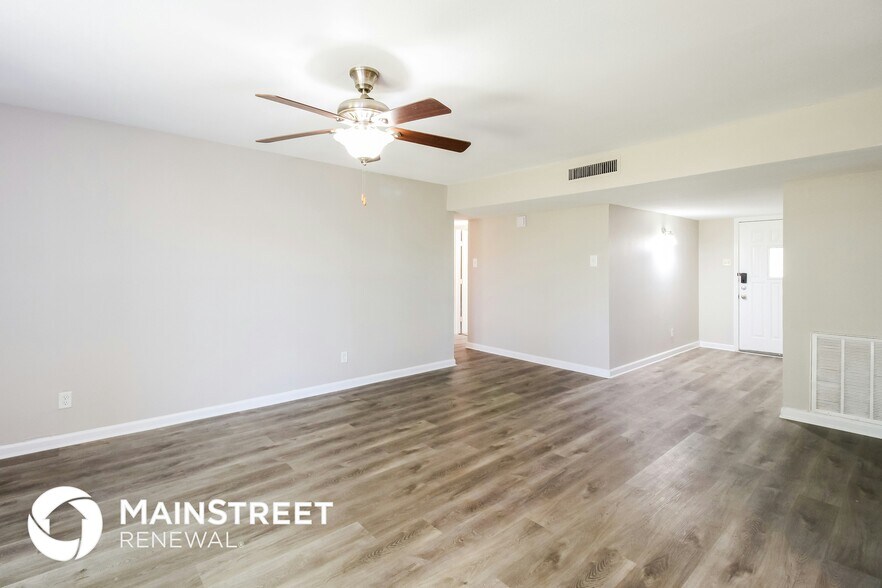 Building Photo - 1237 Hillwood Dr