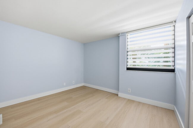 Building Photo - 2070 Homewood Blvd