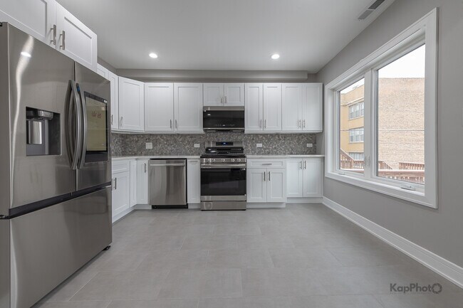 Building Photo - 3044 W Irving Park Rd