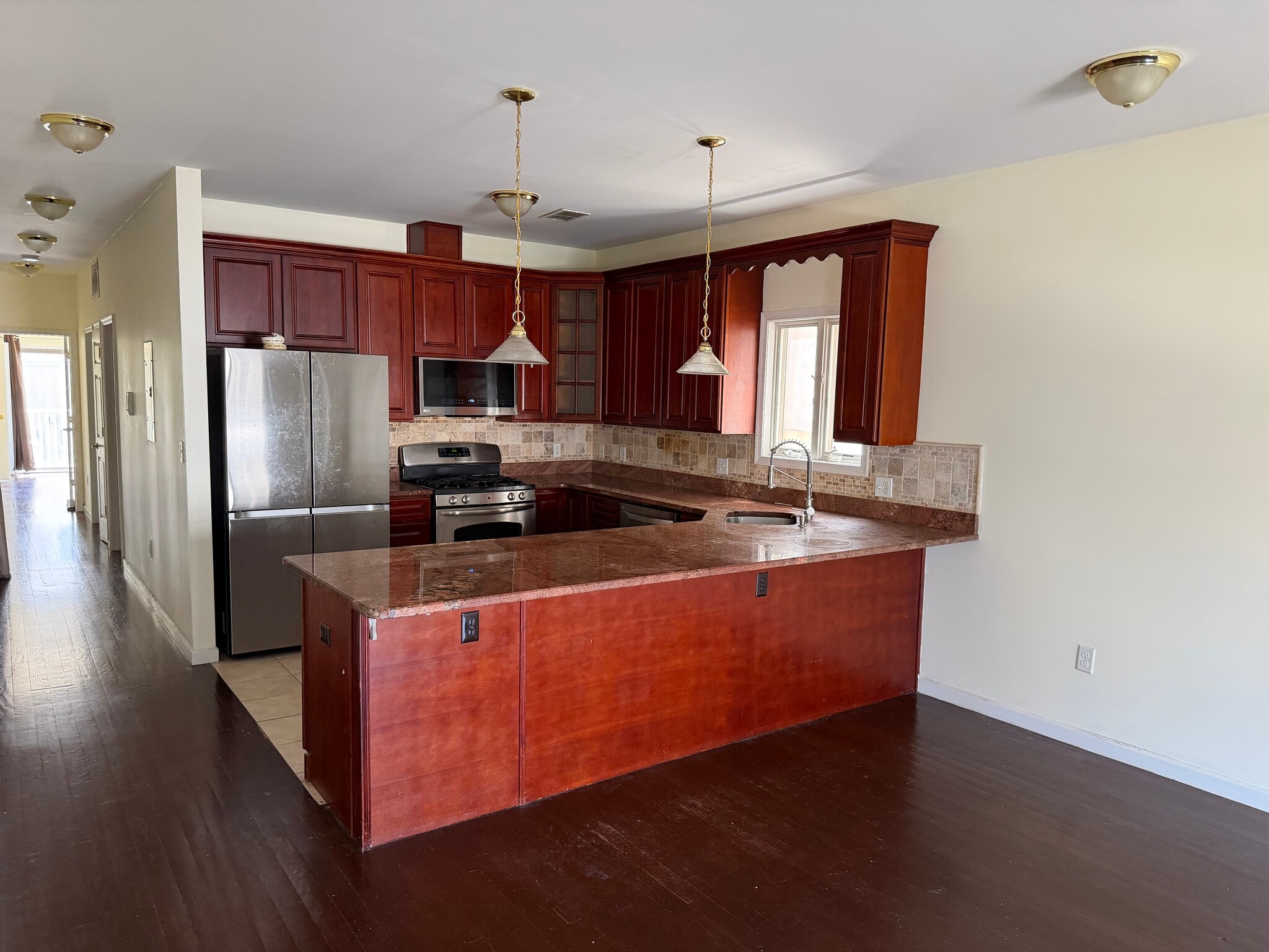 Kitchen - 43 Ravine Ave