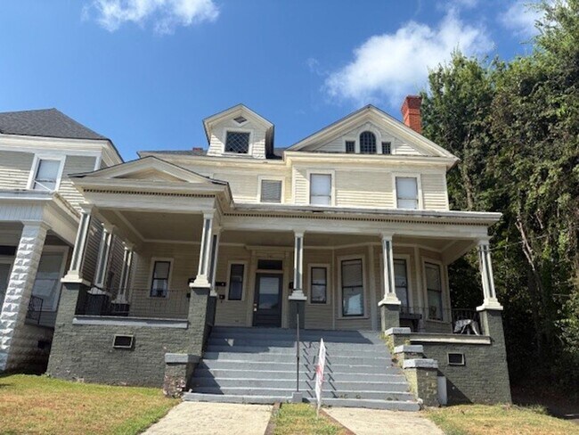 Primary Photo - 946 Magnolia St