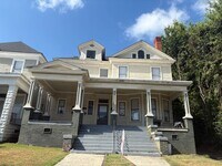 Building Photo - 946 Magnolia St