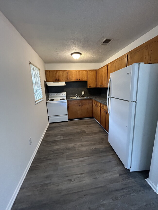 Building Photo - 3311 Kingsbury St