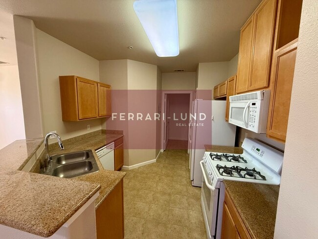 Building Photo - Beautiful townhome in Fallen Leaf , only 35 minutes from Incline Village-  Kay DeAlba Property!!!