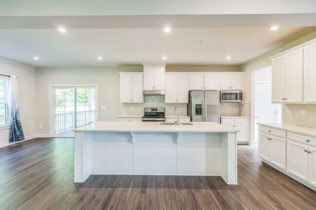 Building Photo - 8327 Legacy Cir E