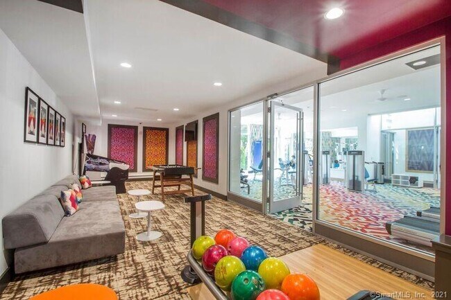 Building Photo - 1435 Bedford St