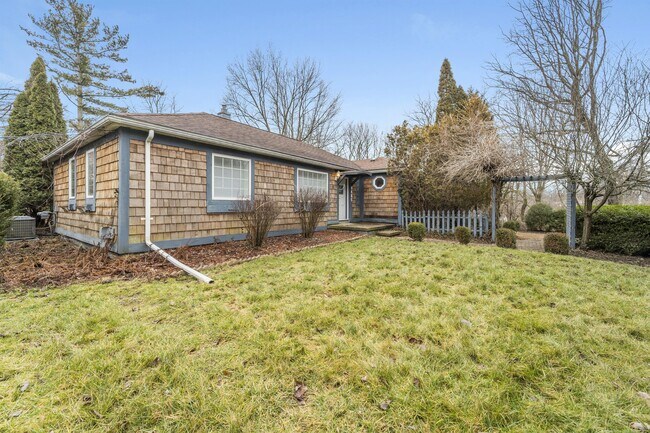 Building Photo - 9485 Waterman Dr