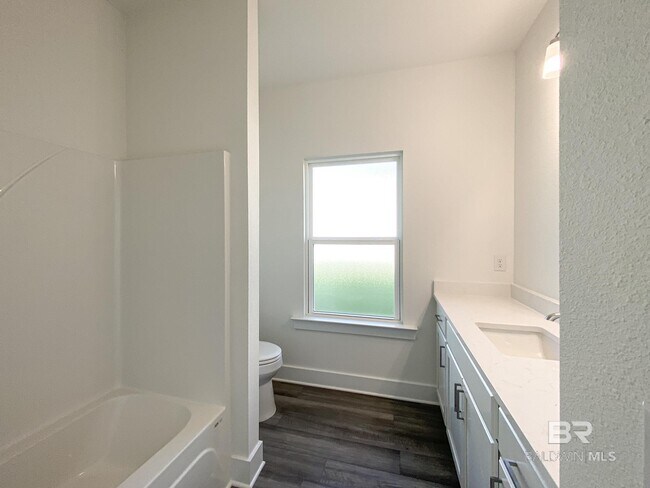 Building Photo - 510 Hardwood Ave