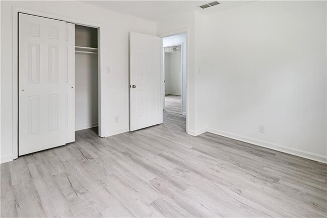 Building Photo - 4711 Nutmeg Way SW