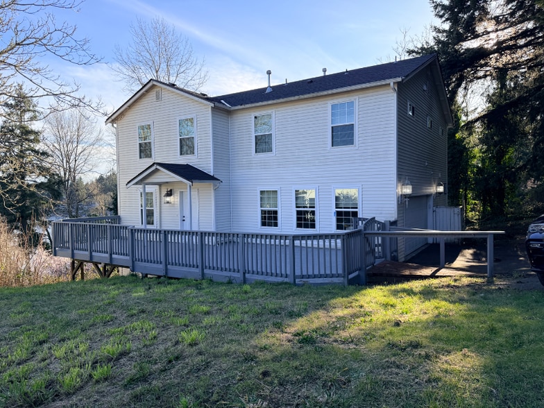 Building Photo - 12 Lake Louise Dr SW