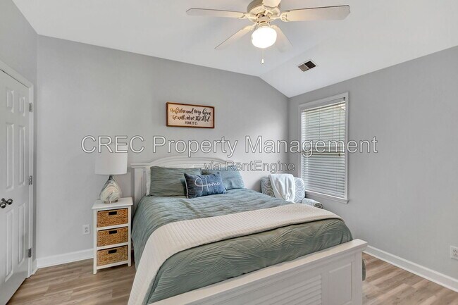 Building Photo - 147 Palm Cove Way