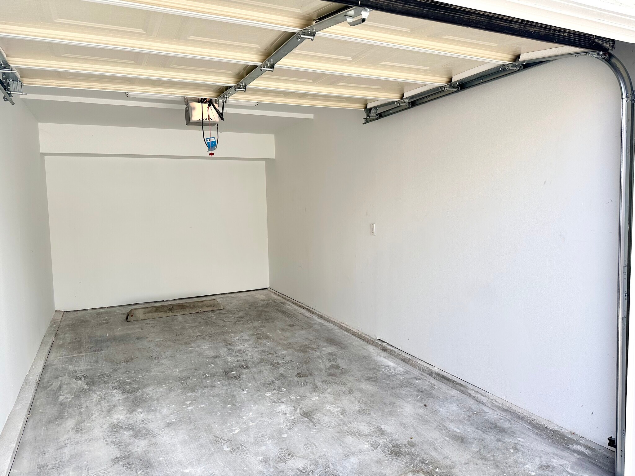 Building Photo - 770 W 2nd St