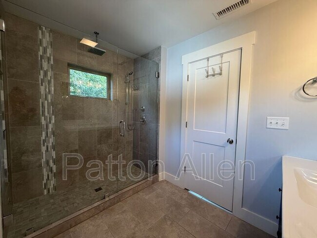Building Photo - 92 Hibriten Dr