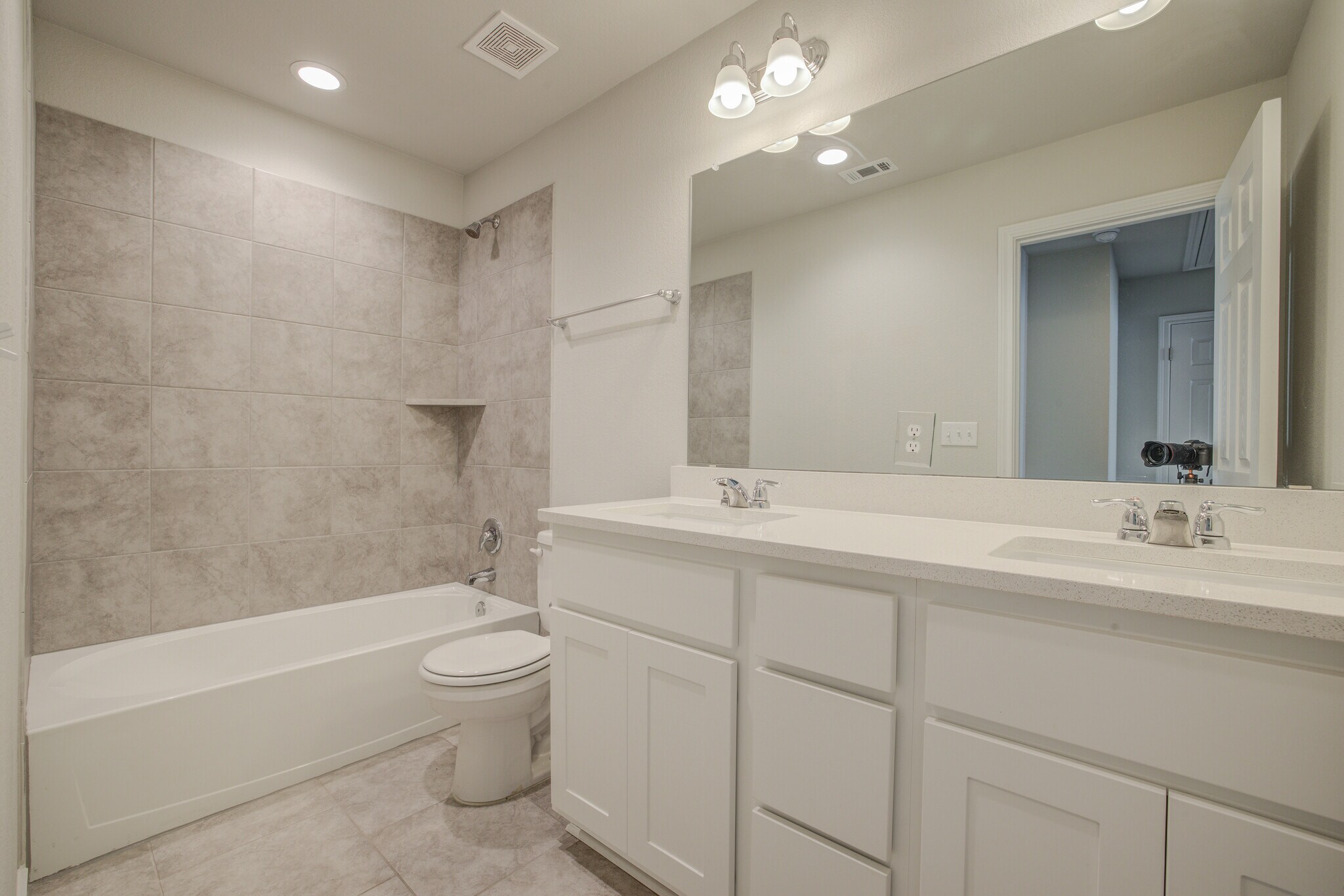 Hall Bath - 1602 Denesa Dr