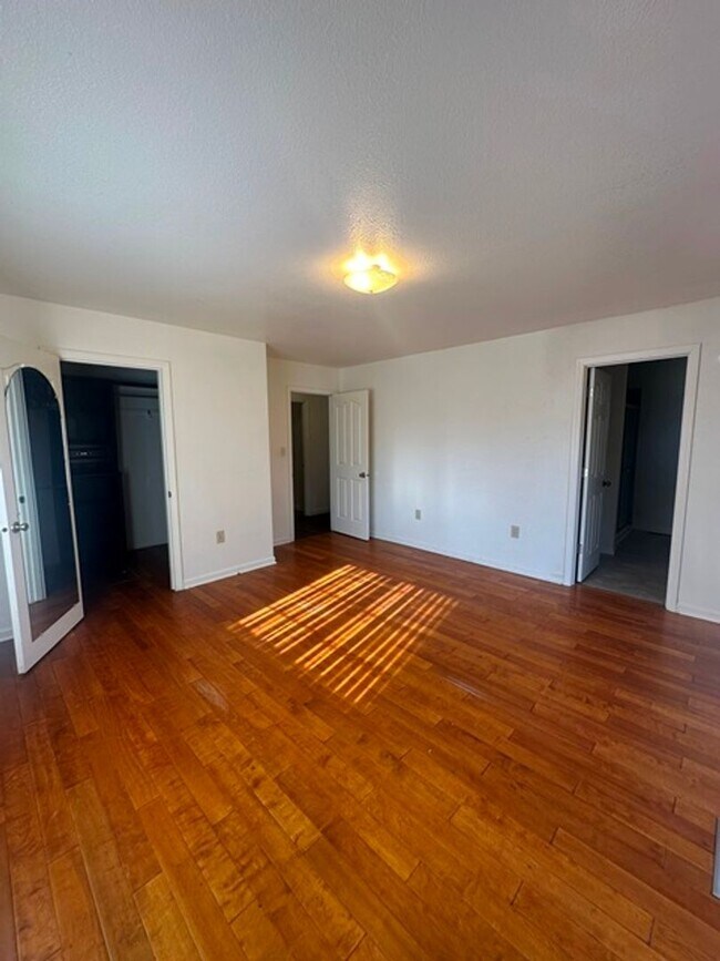 Building Photo - 4 Bedroom home with acreage