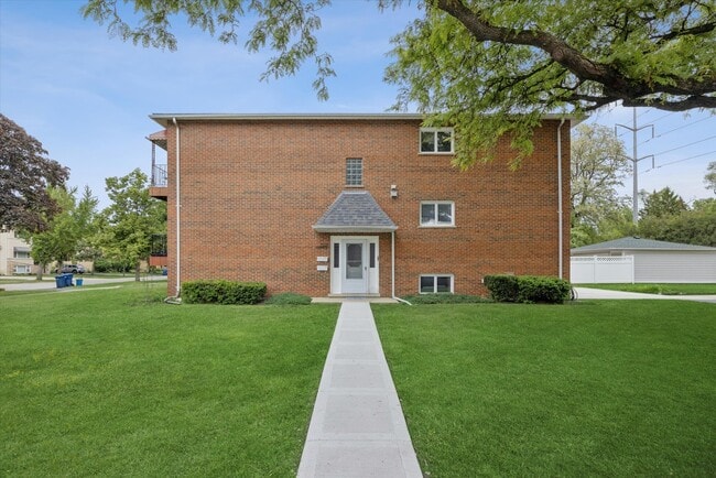 Building Photo - 801 Barnsdale Rd