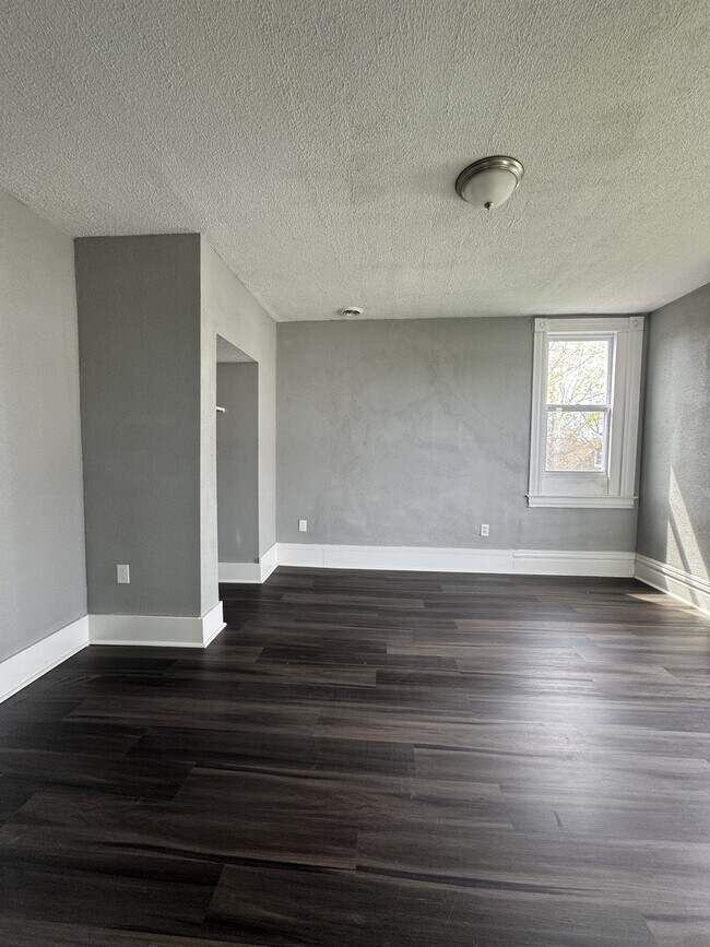 Building Photo - 3200 Brunot Ave