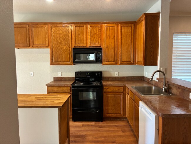 Building Photo - 1336 Kingston Pl