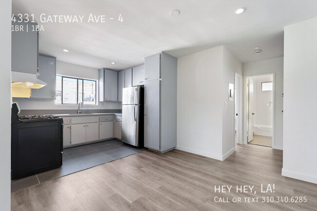 Building Photo - Silver Lake Apartment | One Bedroom | In U...