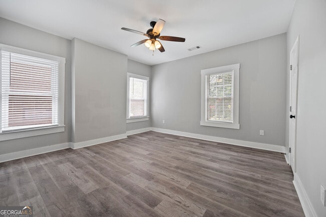 Building Photo - 1126 Briarcliff Pl NE